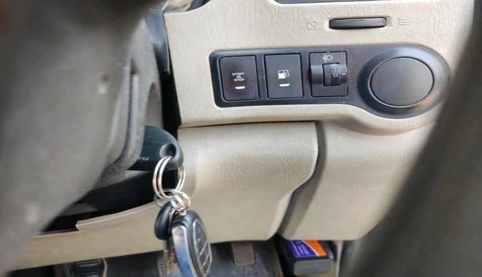 2017 Mahindra Scorpio S4 PLUS 1.99 INTELLI-HYBRID, Diesel, Manual, 98,489 km, interior