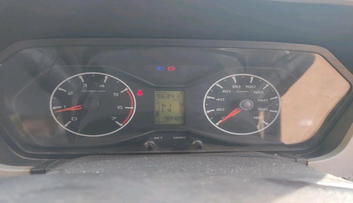 2017 Mahindra Scorpio S4 PLUS 1.99 INTELLI-HYBRID, Diesel, Manual, 98,489 km, interior