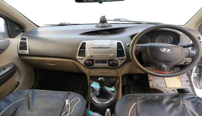 2011 Hyundai i20 MAGNA 1.2, CNG, Manual, 1,45,323 km, interior