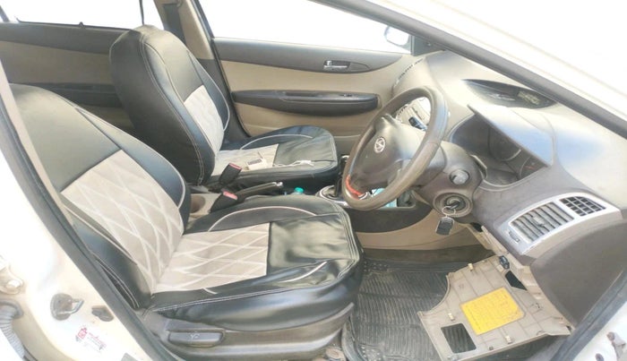 2011 Hyundai i20 MAGNA 1.2, CNG, Manual, 1,45,323 km, interior