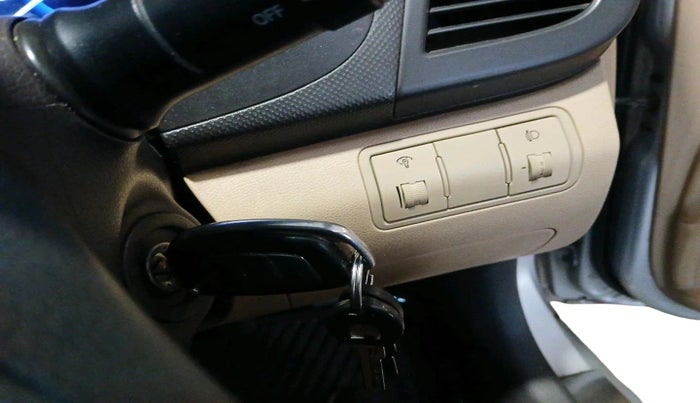 2013 Hyundai Verna FLUIDIC 1.6 VTVT SX, Petrol, Manual, 54,000 km, interior