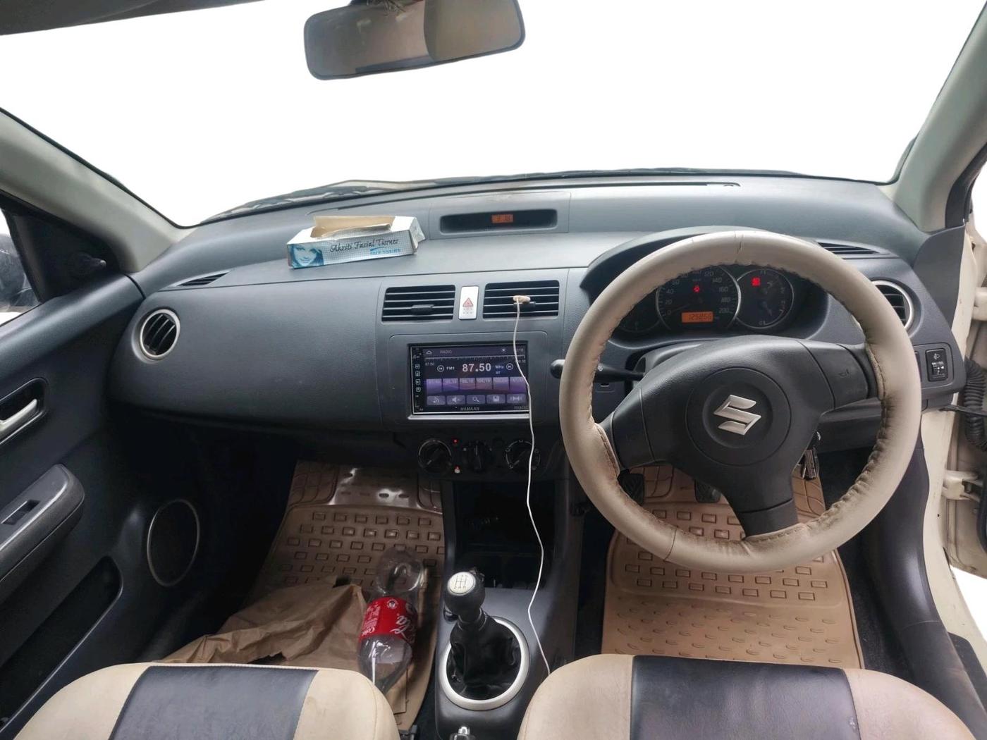 2011 Maruti Swift VXI, CNG, Manual, 1,25,866 km, interior