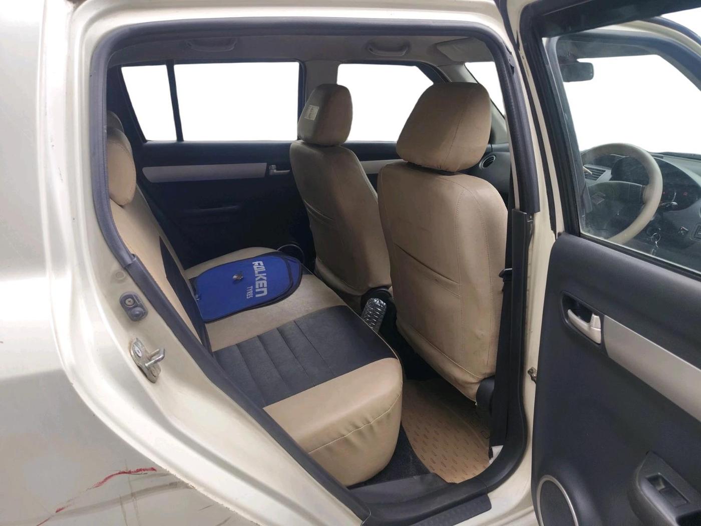 2011 Maruti Swift VXI, CNG, Manual, 1,25,866 km, interior