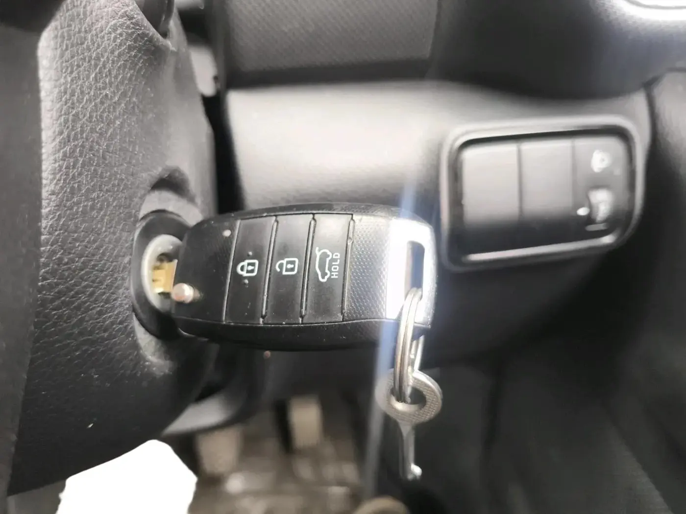2020 KIA SONET HTK PLUS 1.0 IMT, Petrol, Manual, 47,333 km, interior