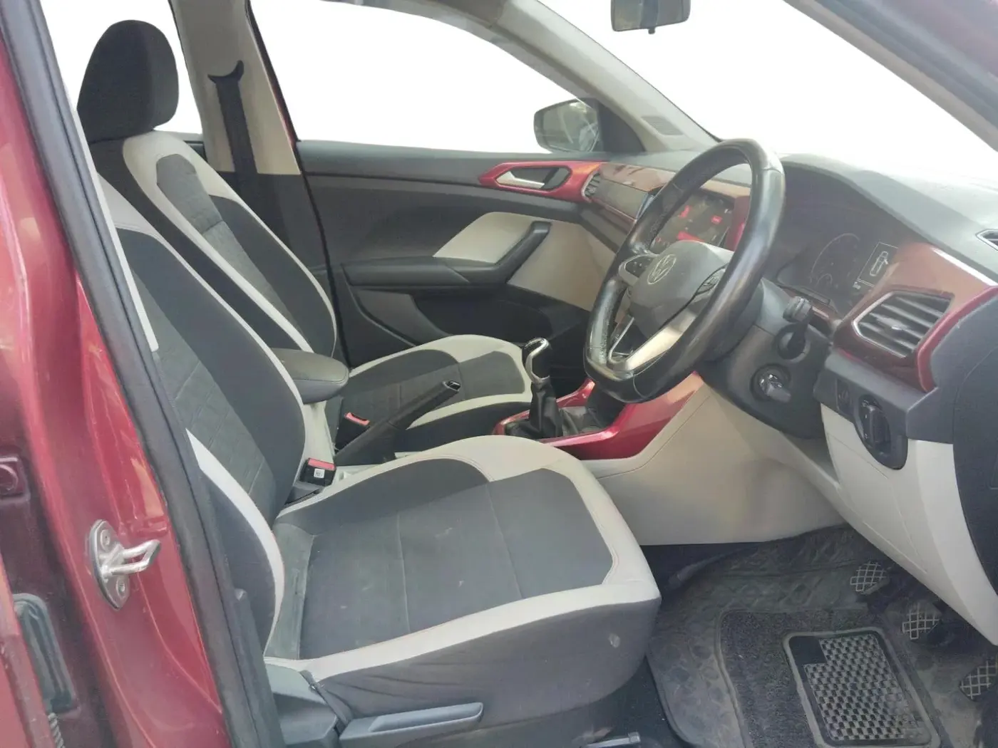 2022 Volkswagen TAIGUN GT 1.5 TSI MT, Petrol, Manual, 23,848 km, interior