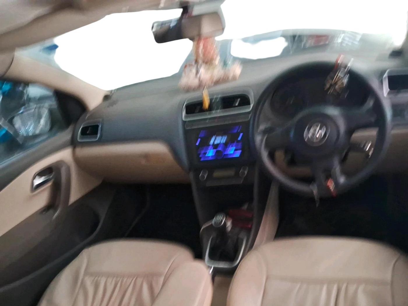2011 Volkswagen Vento TRENDLINE 1.6, Petrol, Manual, 1,11,433 km, interior