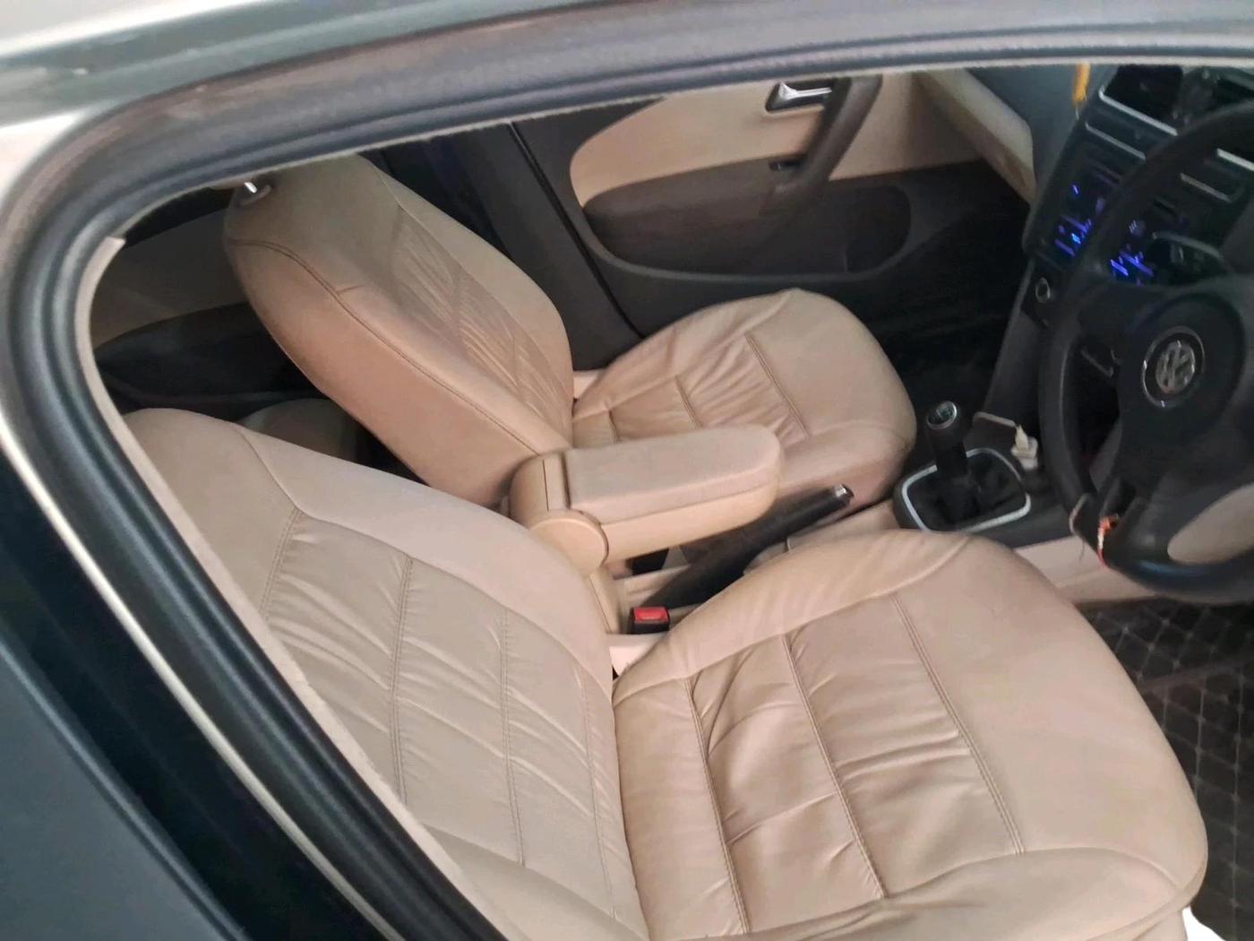 2011 Volkswagen Vento TRENDLINE 1.6, Petrol, Manual, 1,11,433 km, interior