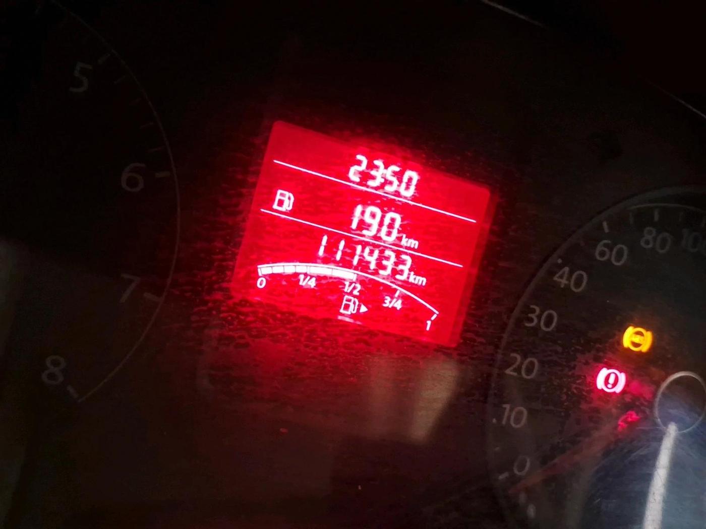 2011 Volkswagen Vento TRENDLINE 1.6, Petrol, Manual, 1,11,433 km, interior