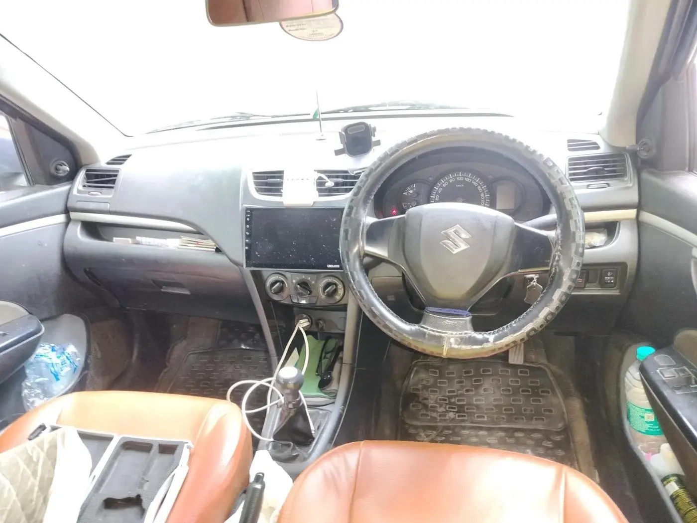 2016 Maruti Swift LXI (O), CNG, Manual, 1,46,994 km, interior