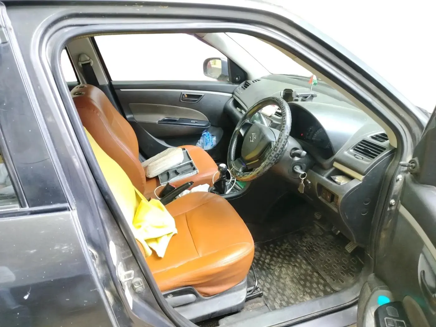 2016 Maruti Swift LXI (O), CNG, Manual, 1,46,994 km, interior