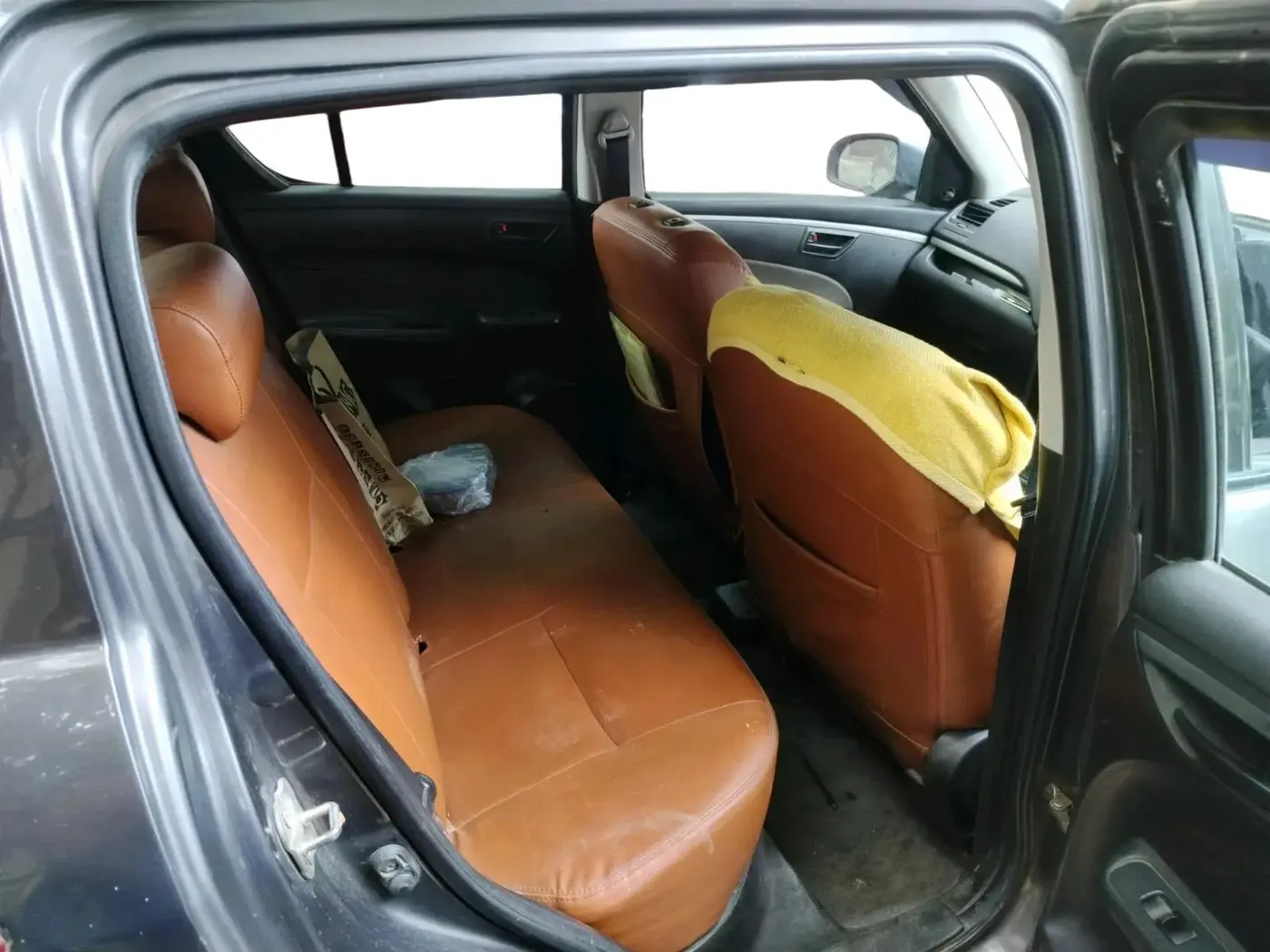 2016 Maruti Swift LXI (O), CNG, Manual, 1,46,994 km, interior