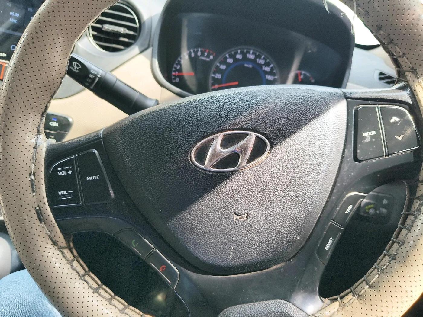 2016 Hyundai Grand i10 SPORTZ 1.2 KAPPA VTVT, CNG, Manual, 94,762 km, interior