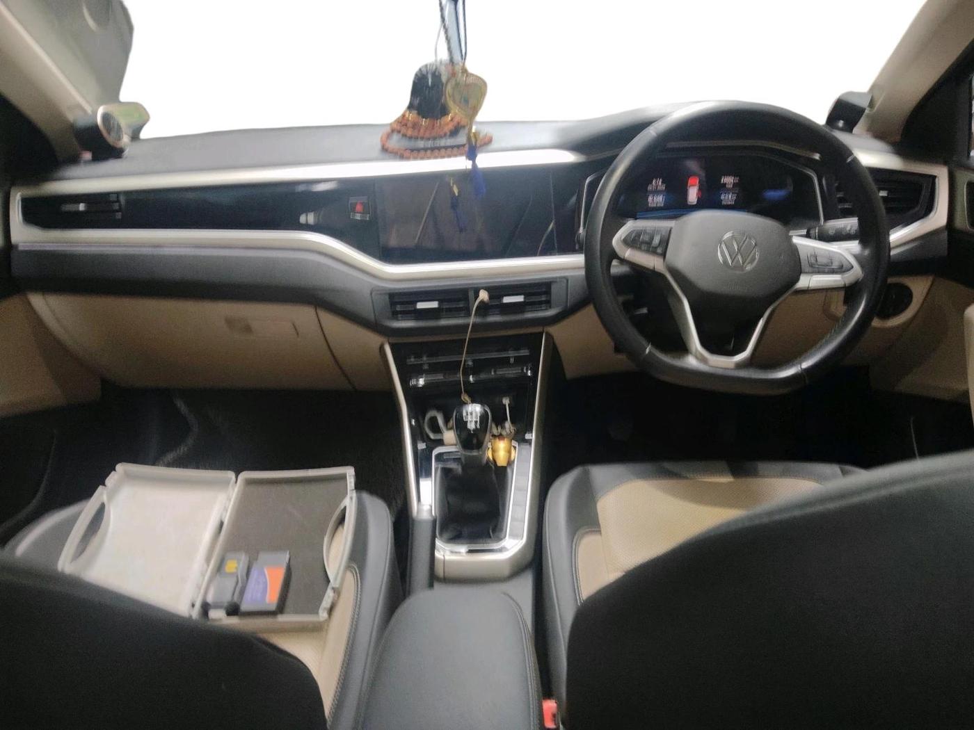 2023 Volkswagen VIRTUS TOPLINE TSI 1.0 MT, Petrol, Manual, 33,004 km, interior