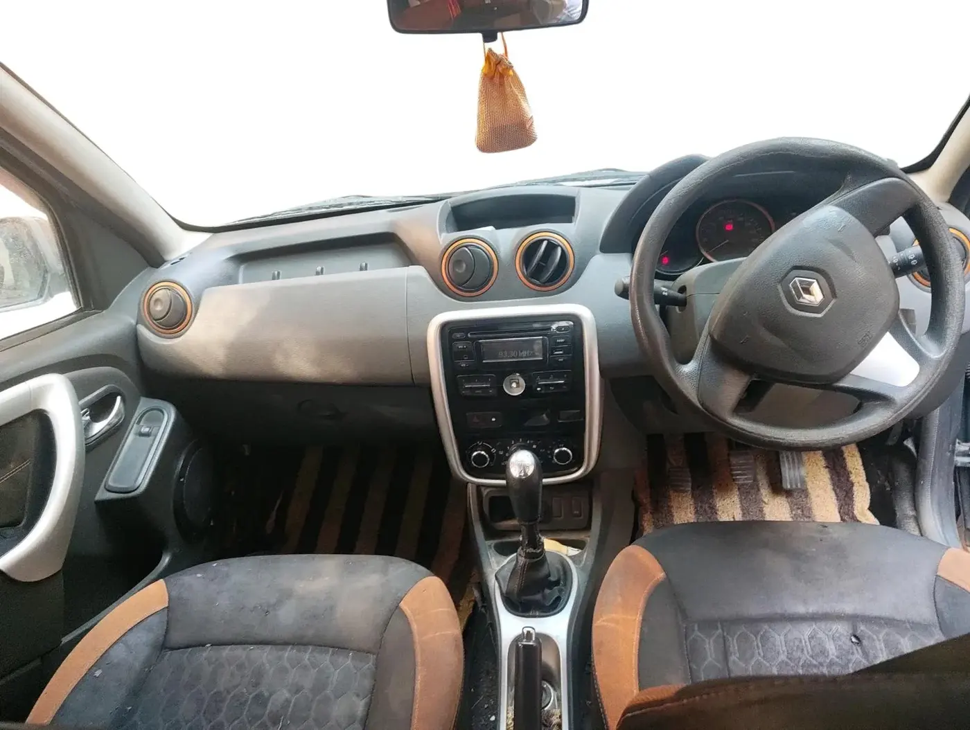2016 Renault Duster 85 PS RXL DIESEL EXPLORE LE, Diesel, Manual, 1,34,355 km, interior