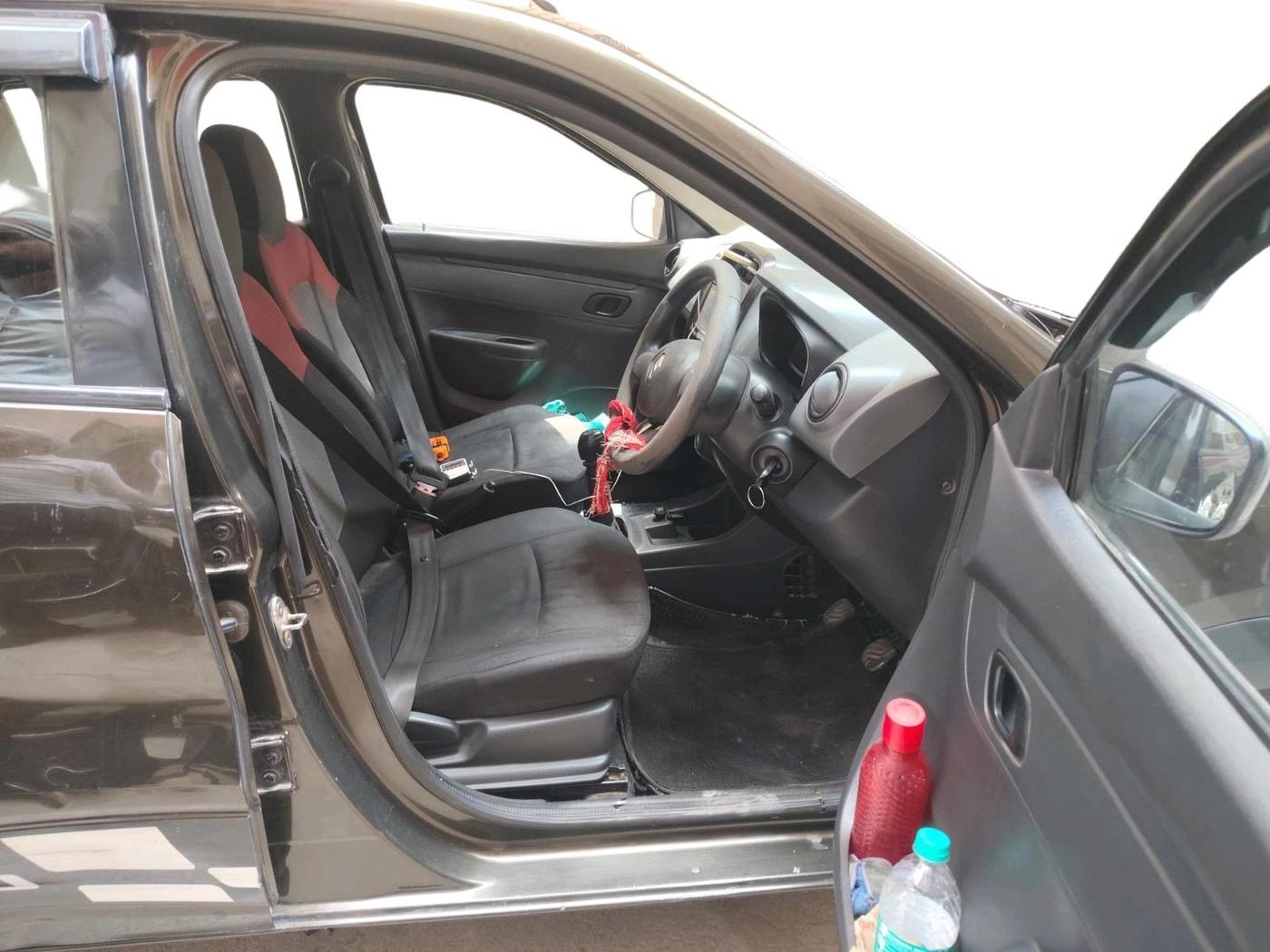 2016 Renault Kwid RXT 1.0, Petrol, Manual, 80,119 km, interior
