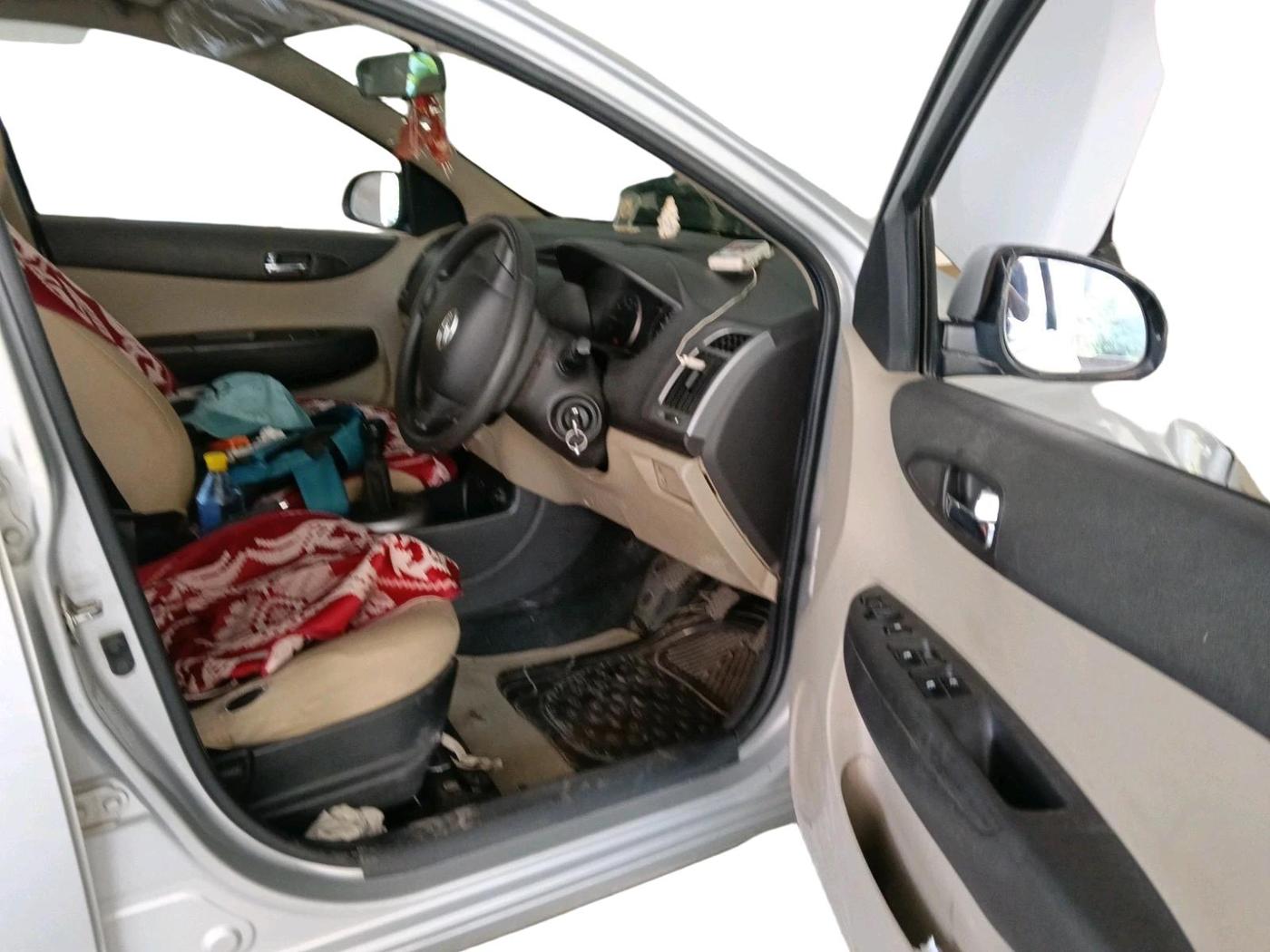 2013 Hyundai i20 MAGNA (O) 1.2, Petrol, Manual, 50,000 km, interior