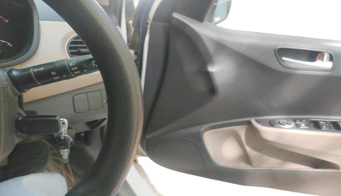 2016 Hyundai Xcent SX 1.2, Petrol, Manual, 44,409 km, interior