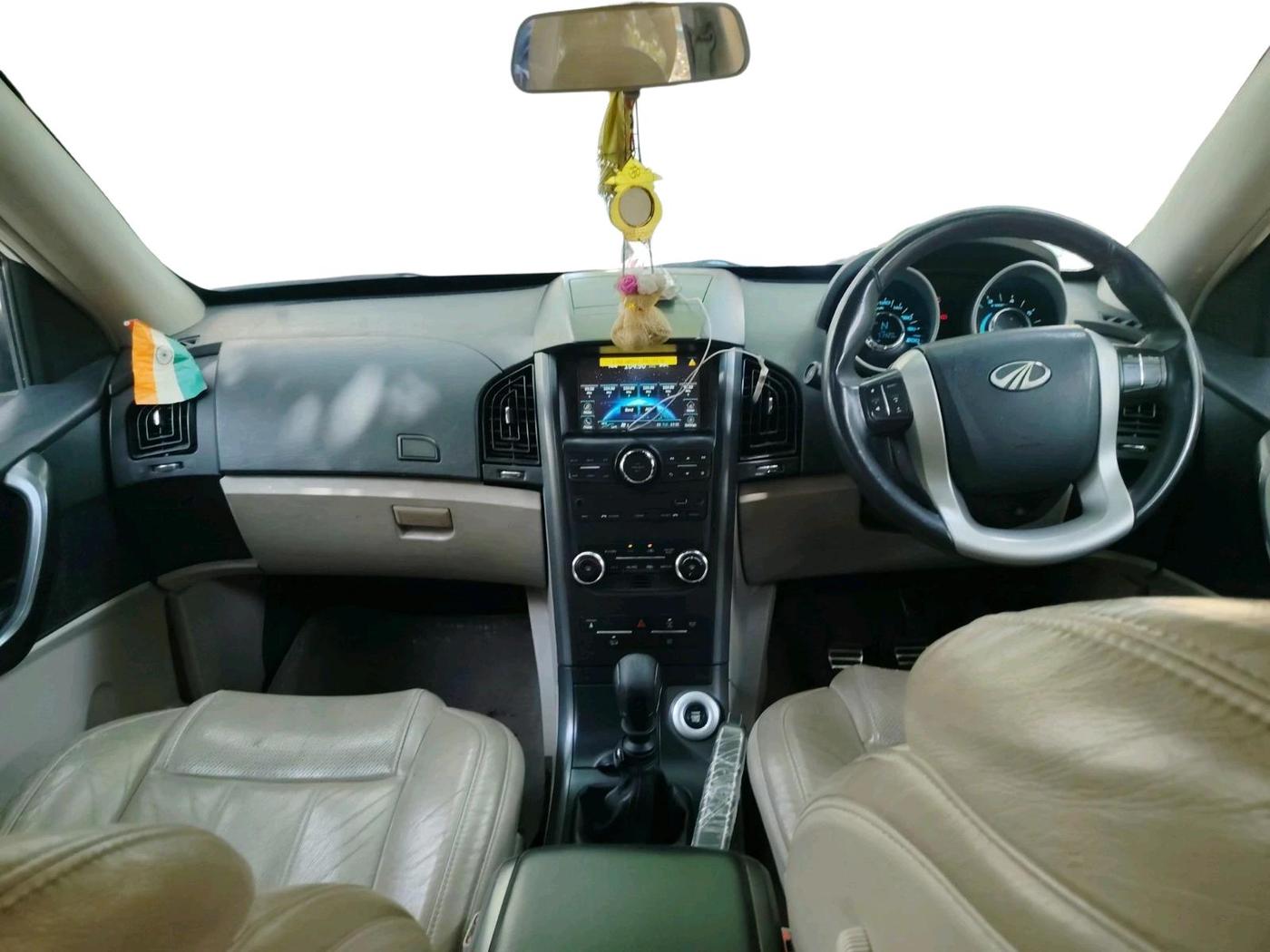 2016 Mahindra XUV500 W10 1.99, Diesel, Manual, 71,420 km, interior