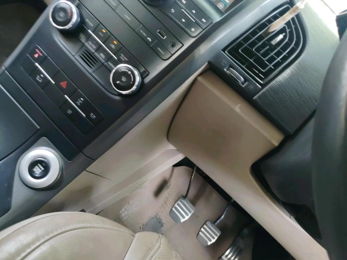 2016 Mahindra XUV500 W10 1.99, Diesel, Manual, 71,420 km, interior