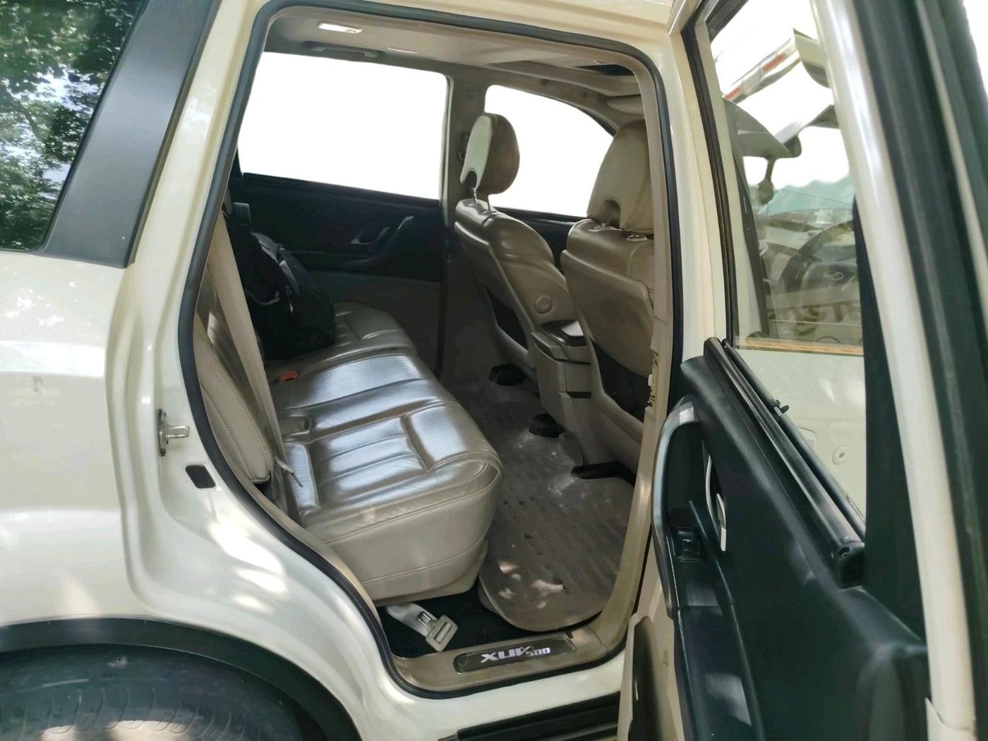 2016 Mahindra XUV500 W10 1.99, Diesel, Manual, 71,420 km, interior