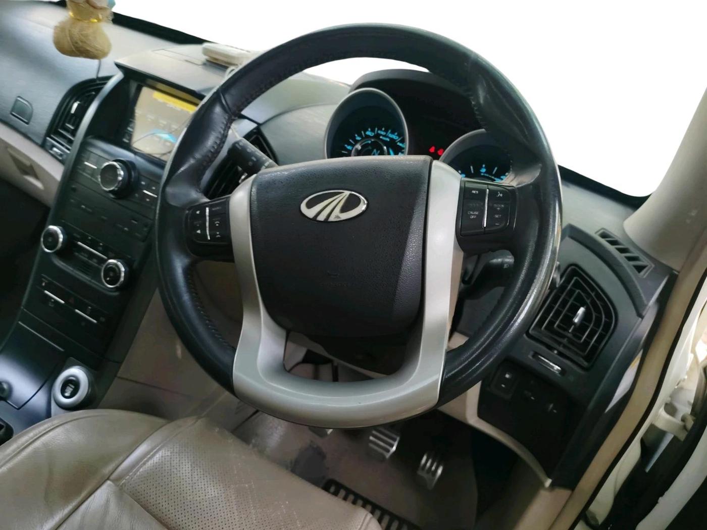 2016 Mahindra XUV500 W10 1.99, Diesel, Manual, 71,420 km, interior