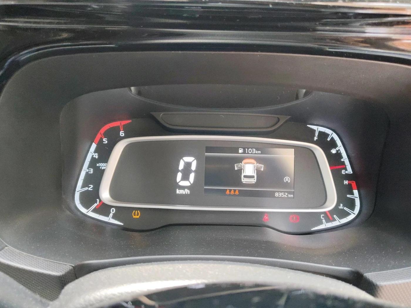 2025 KIA SONET HTK PLUS 1.5 DIESEL MT, Diesel, Manual, 8,352 km, interior