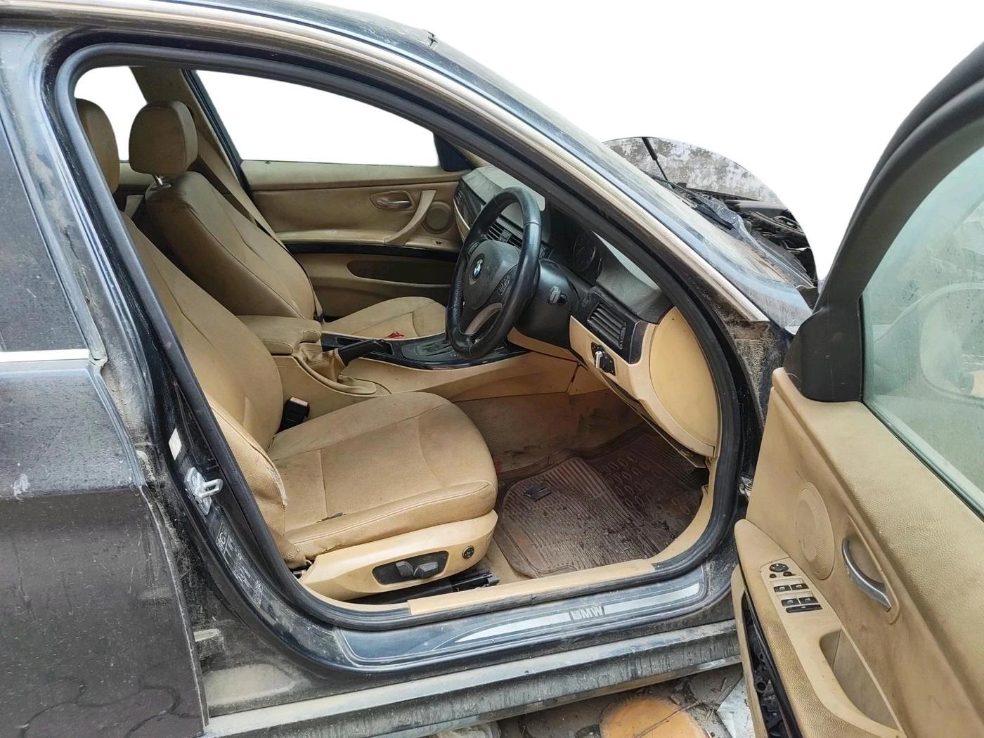 2011 BMW 3 Series 320i, Petrol, Automatic, 2,00,000 km, interior