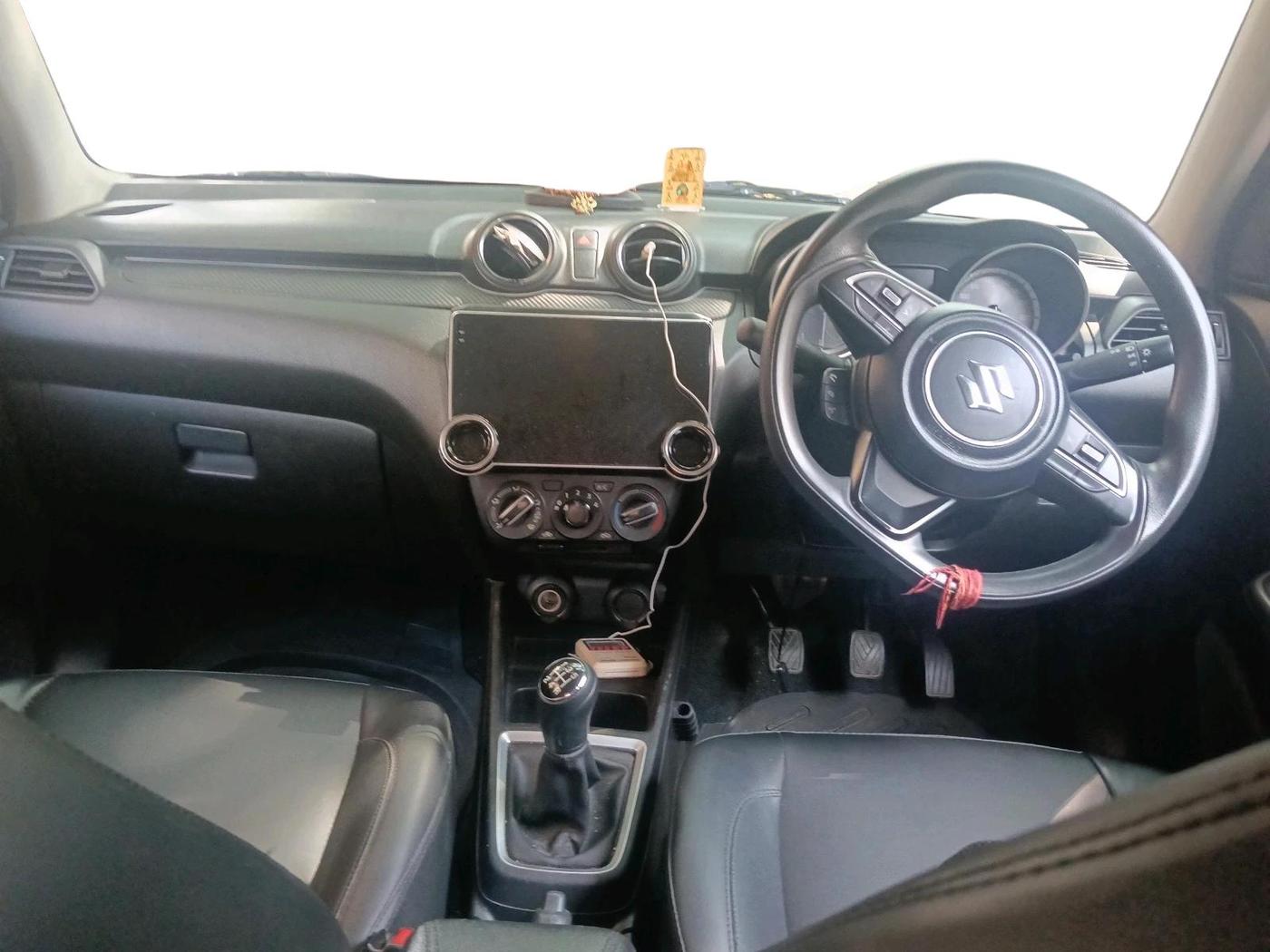 2022 Maruti Swift LXI, Petrol, Manual, 26,881 km, interior