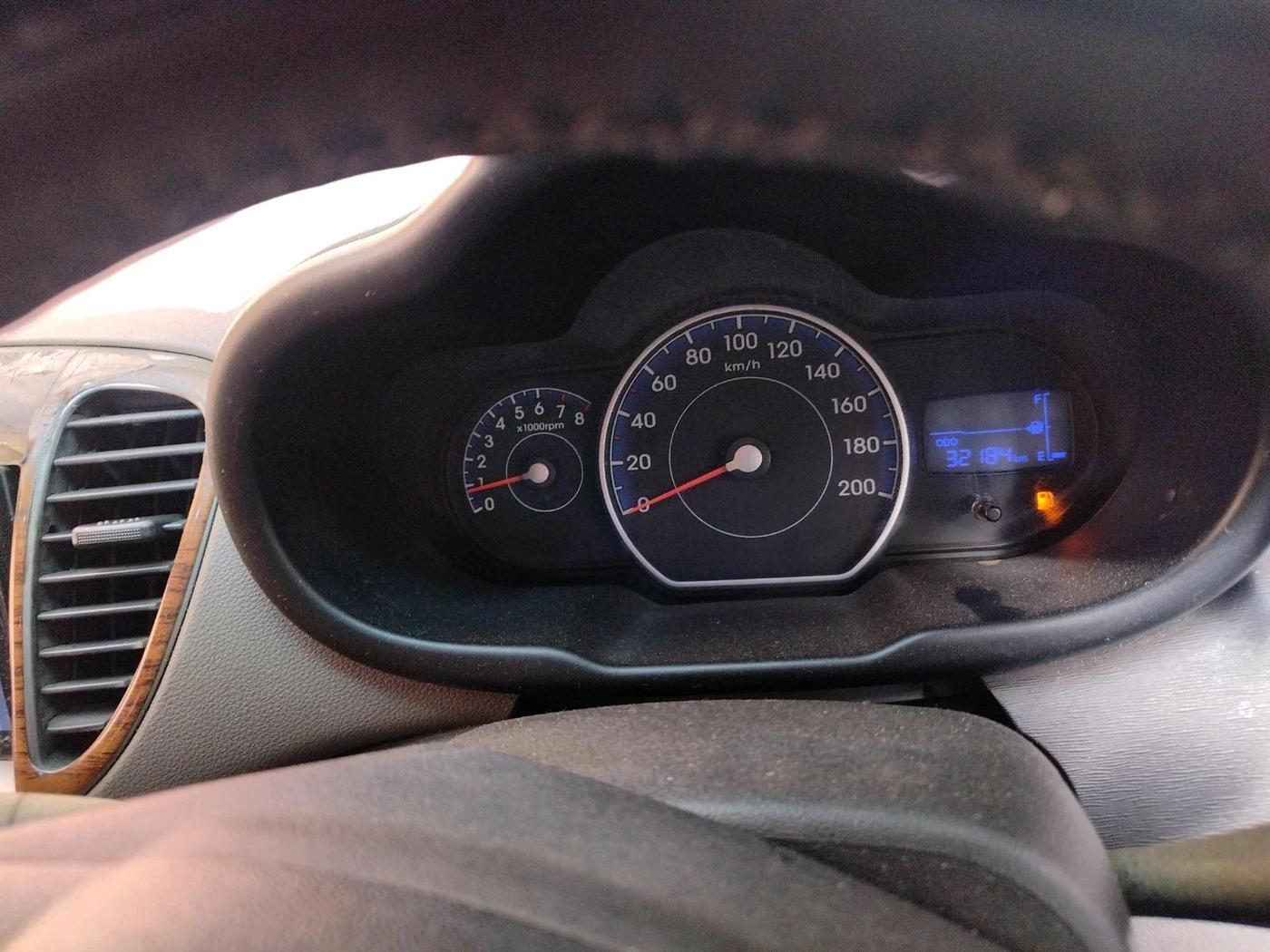 2011 Hyundai i10 MAGNA 1.2, Petrol, Manual, 32,184 km, interior