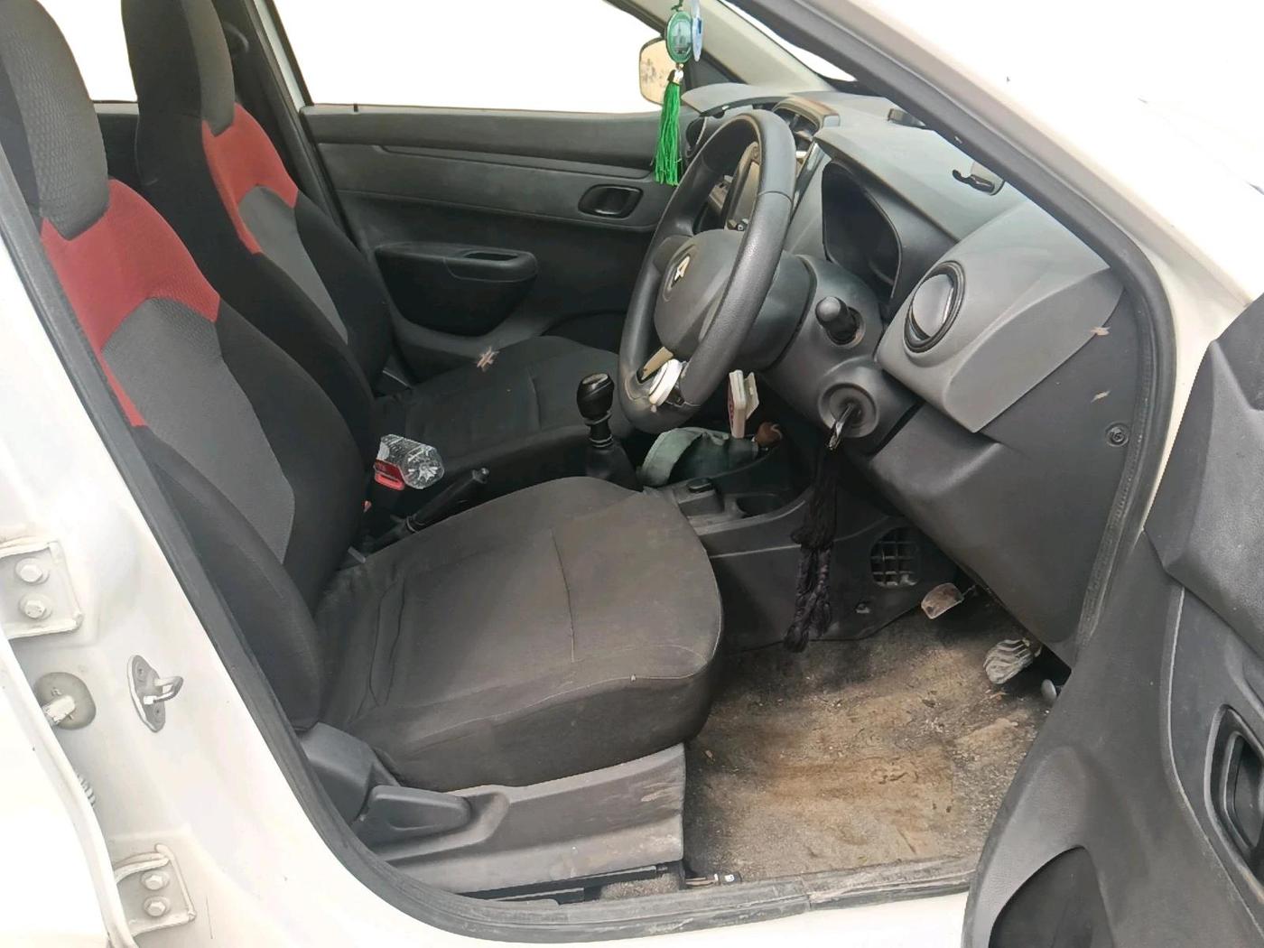 2016 Renault Kwid RXT 0.8, Petrol, Manual, 43,302 km, interior