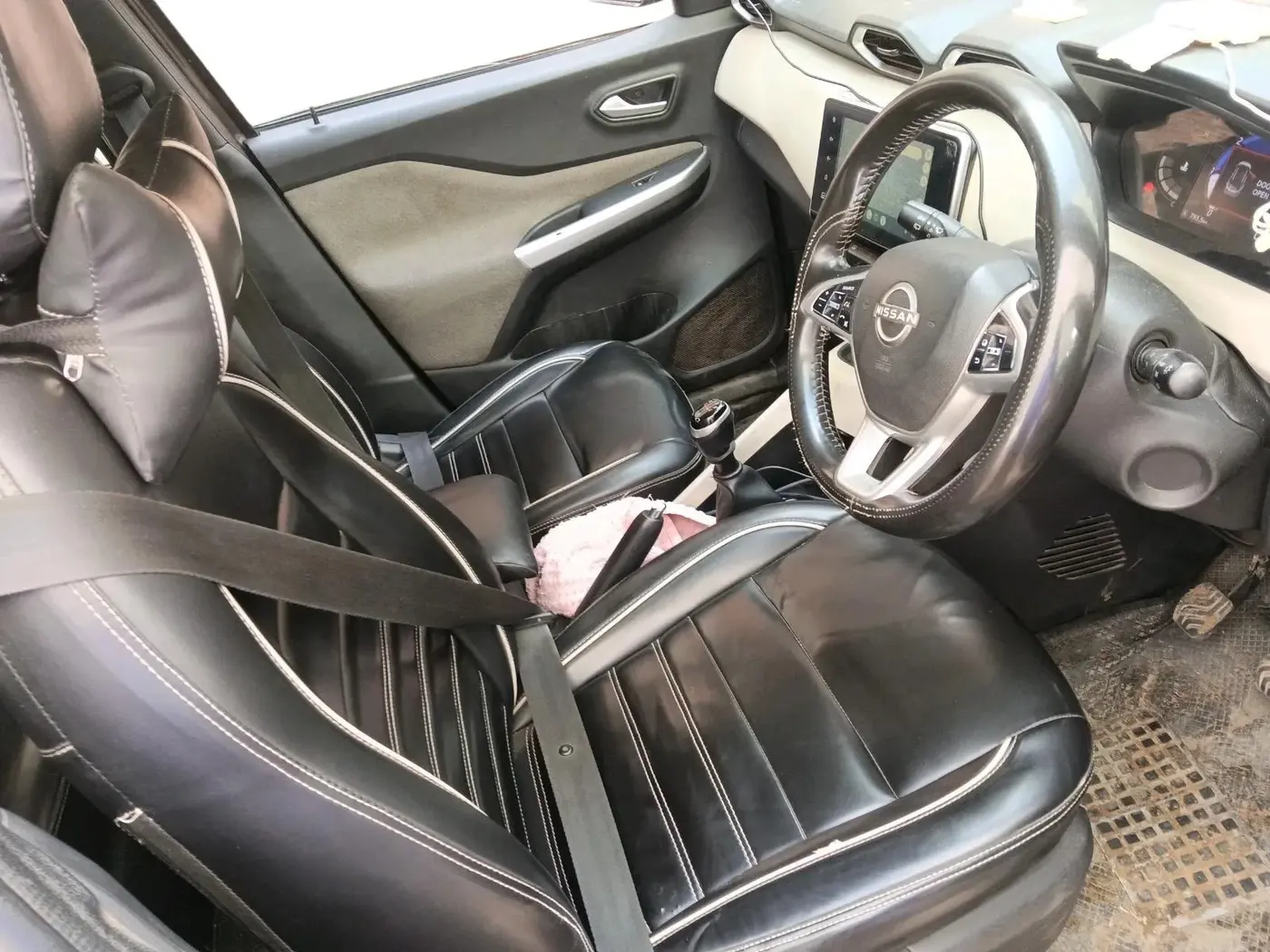 2021 Nissan MAGNITE XV MT, Petrol, Manual, 1,31,935 km, interior