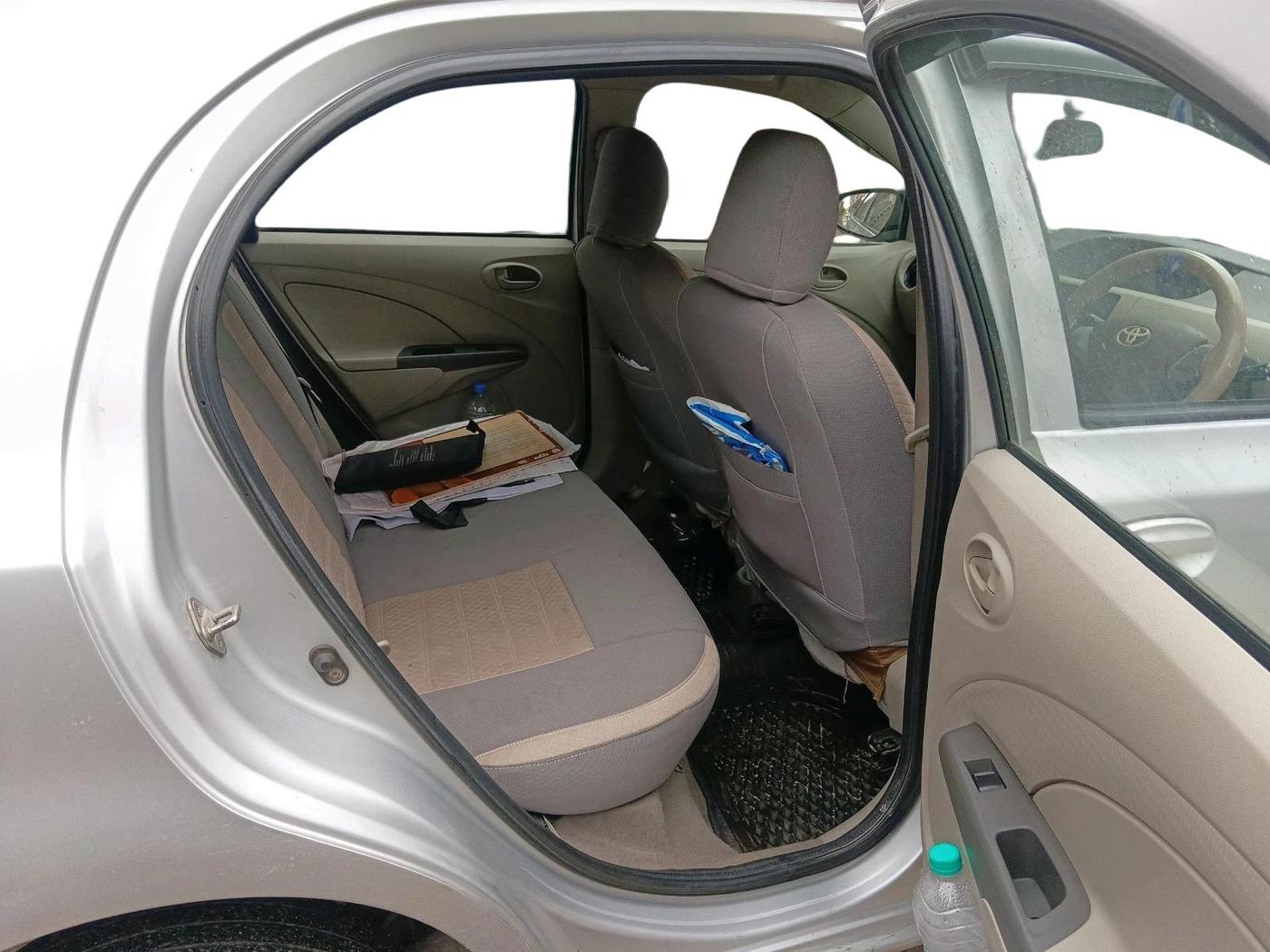 2016 Toyota Etios Liva G, CNG, Manual, 1,17,509 km, interior