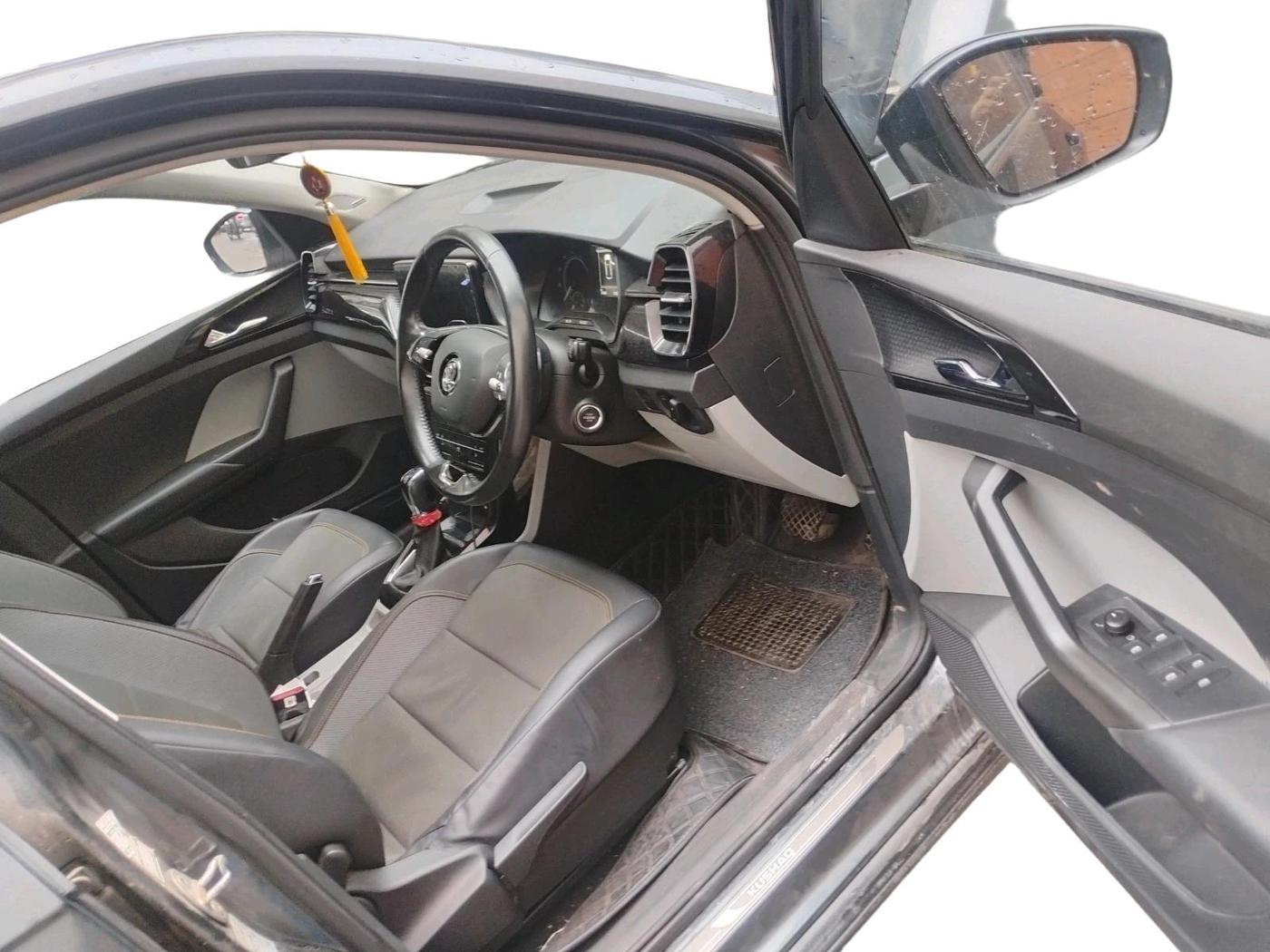 2022 Skoda KUSHAQ STYLE 1.0L TSI AT (6 AIRBAGS), Petrol, Automatic, 25,086 km, interior