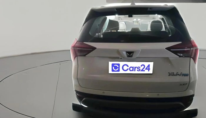 2024 Mahindra XUV700 AX 7 P AT 7 STR, Petrol, Automatic, 8,608 km, exterior