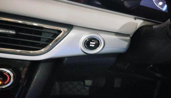 2024 Mahindra XUV700 AX 7 P AT 7 STR, Petrol, Automatic, 8,608 km, interior