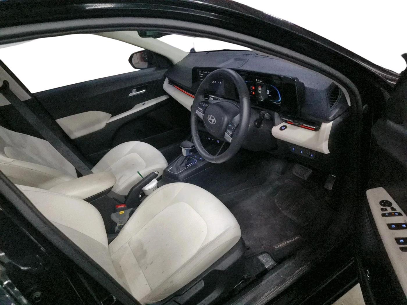 2024 Hyundai Verna  SX 1.5 MPI IVT, Petrol, Automatic, 5,092 km, interior