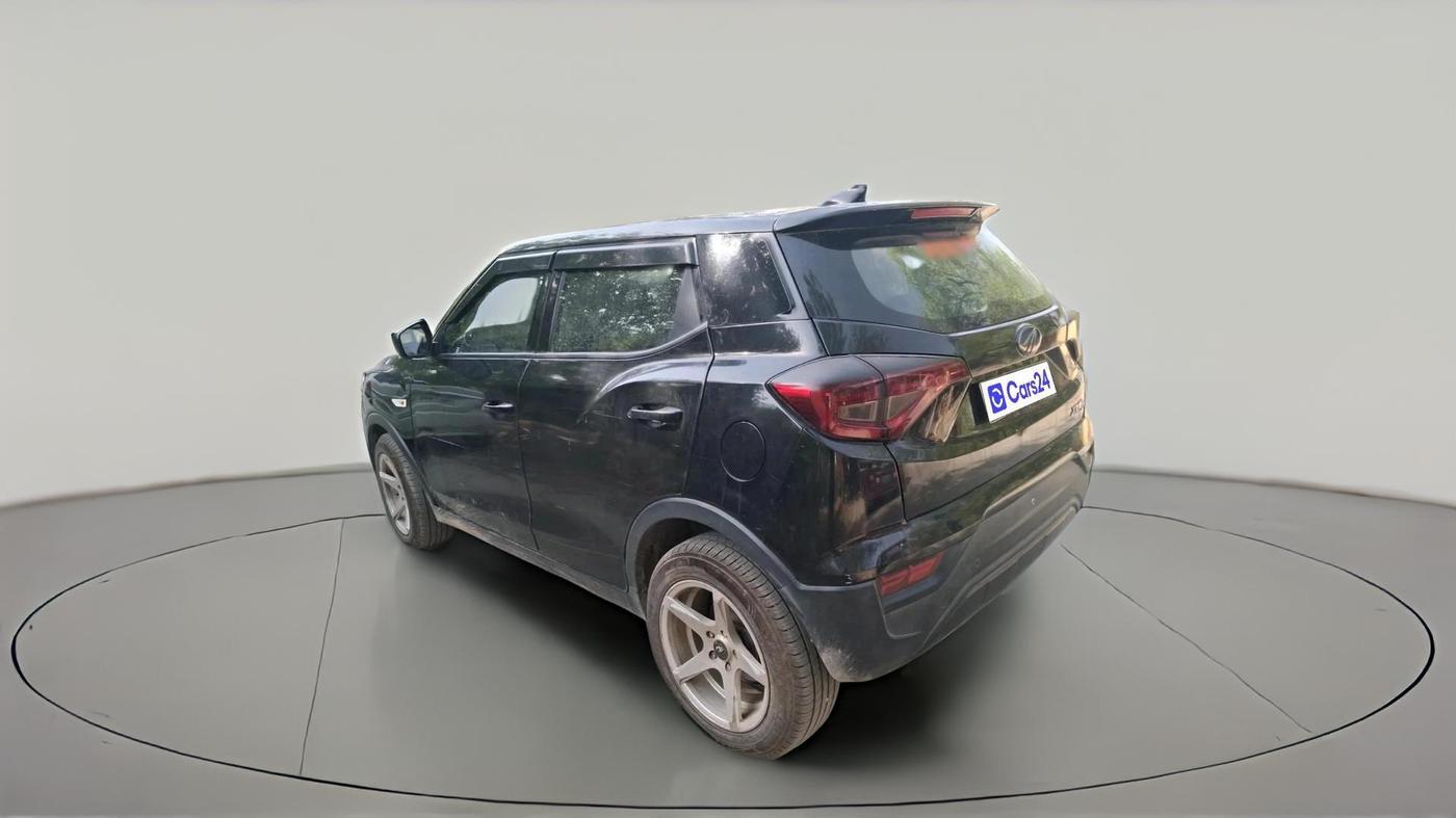 2022 Mahindra XUV300 W4 1.2 PETROL, Petrol, Manual, 35,687 km, exterior
