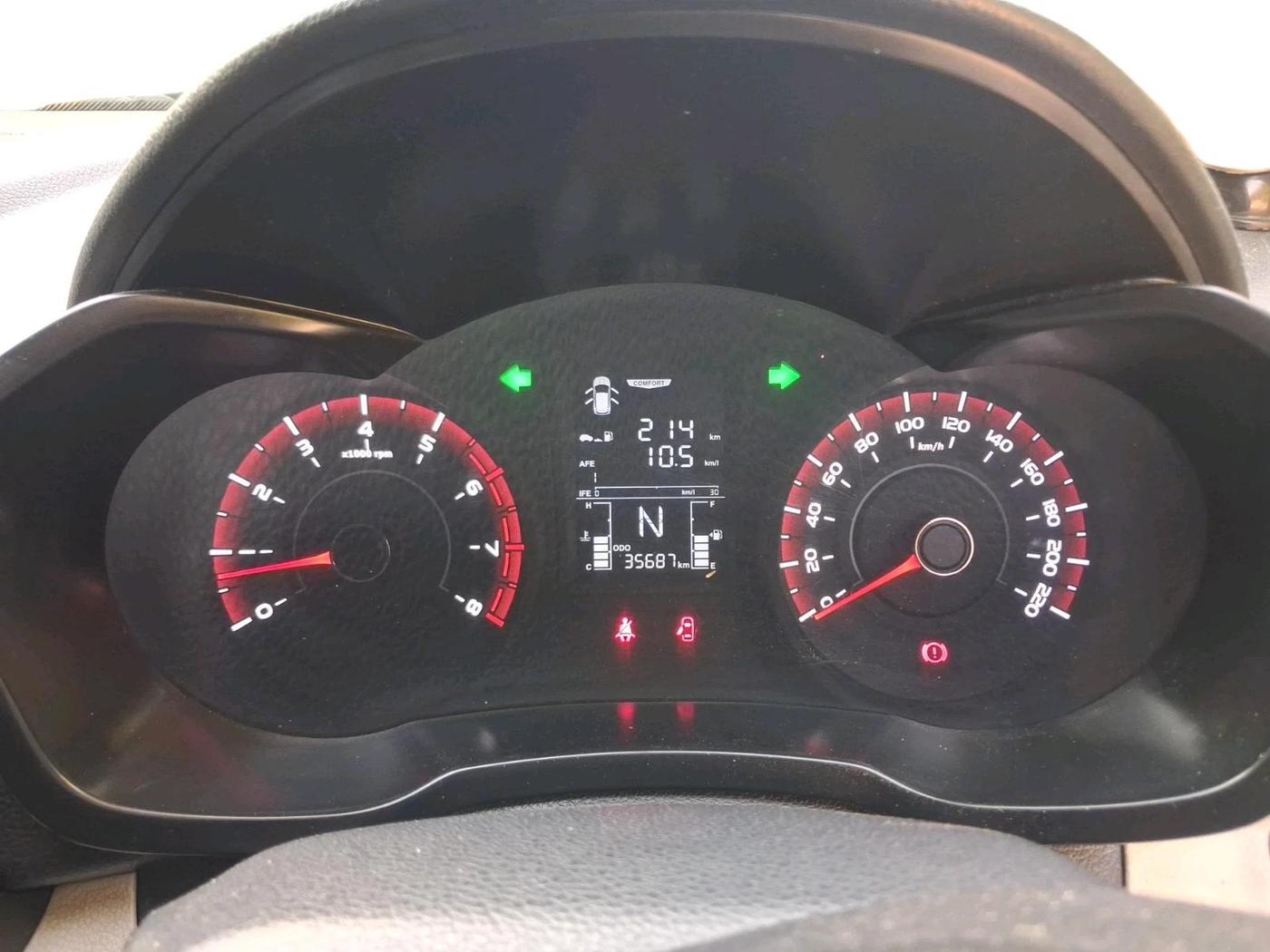 2022 Mahindra XUV300 W4 1.2 PETROL, Petrol, Manual, 35,687 km, interior