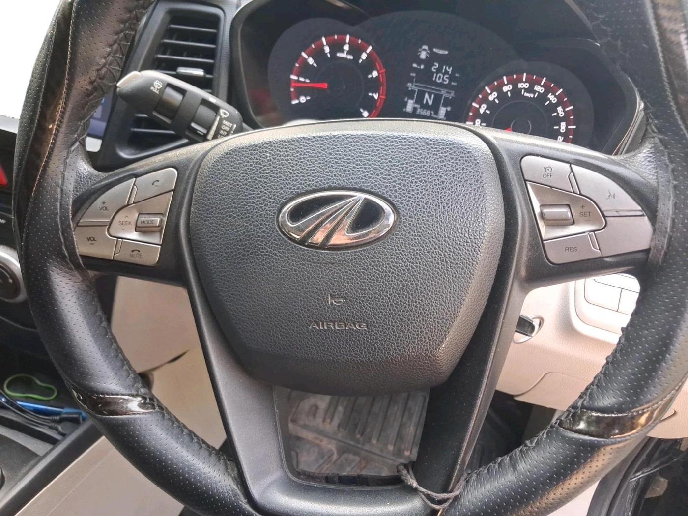 2022 Mahindra XUV300 W4 1.2 PETROL, Petrol, Manual, 35,687 km, interior