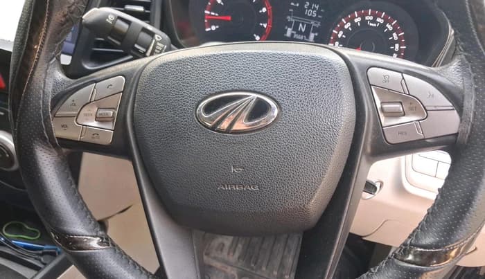 2022 Mahindra XUV300 W4 1.2 PETROL, Petrol, Manual, 35,687 km, interior