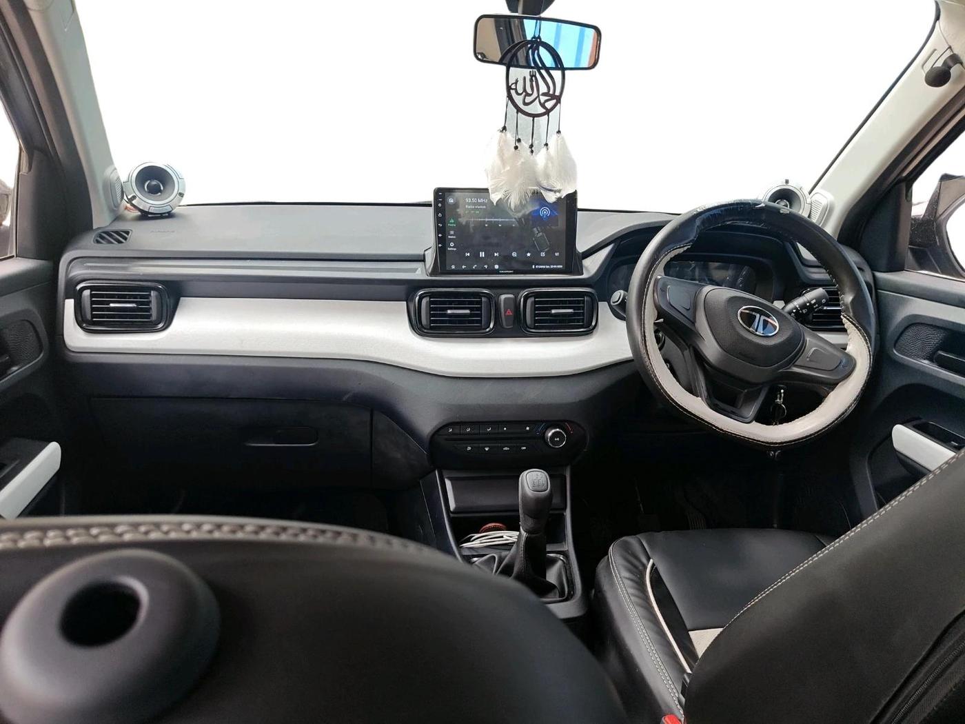 2025 Tata PUNCH PURE MT CNG, CNG, Manual, 5,116 km, interior