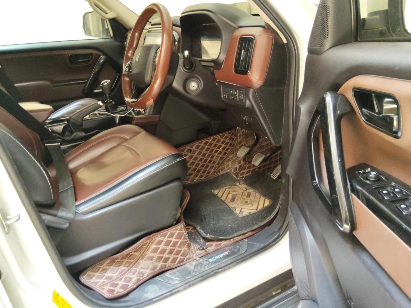 2023 Mahindra SCORPIO-N Z2 PETROL MT 7 STR, Petrol, Manual, 32,663 km, interior