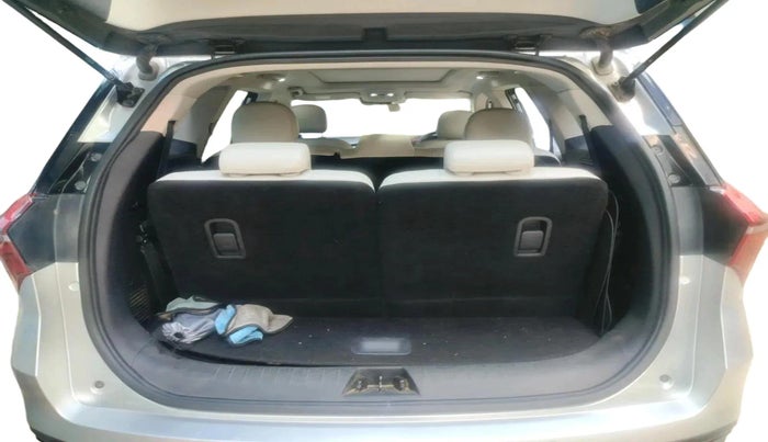 2021 Mahindra XUV700 AX 7 P AT 7 STR, Petrol, Automatic, 51,004 km, exterior