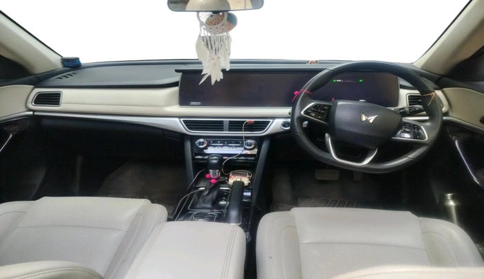 2021 Mahindra XUV700 AX 7 P AT 7 STR, Petrol, Automatic, 51,004 km, interior