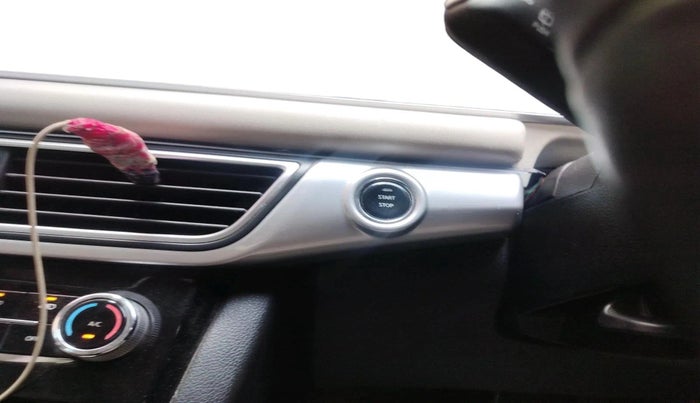 2021 Mahindra XUV700 AX 7 P AT 7 STR, Petrol, Automatic, 51,004 km, interior