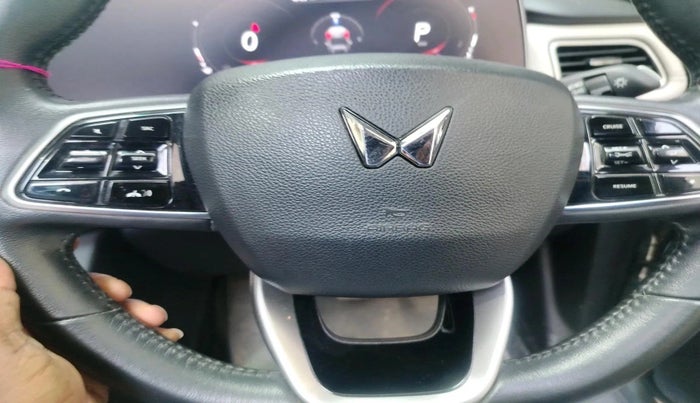 2021 Mahindra XUV700 AX 7 P AT 7 STR, Petrol, Automatic, 51,004 km, interior