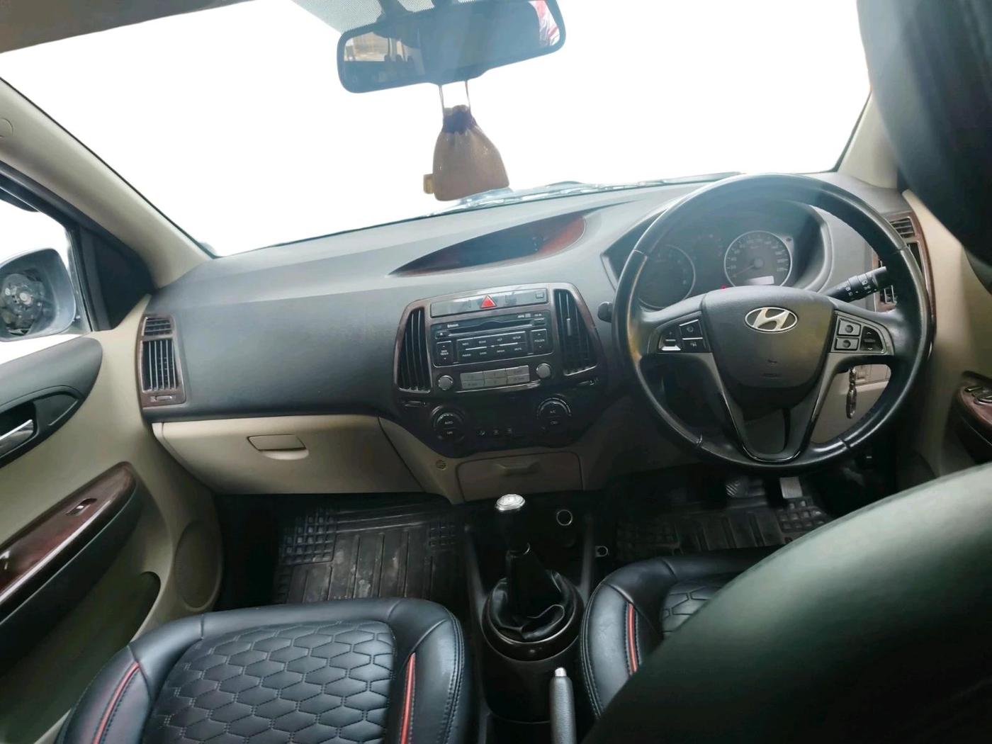 2014 Hyundai i20 SPORTZ 1.2, Petrol, Manual, 78,454 km, interior