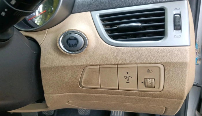 2014 Hyundai New Elantra 1.8 S VTVT, Petrol, Manual, 1,30,349 km, interior