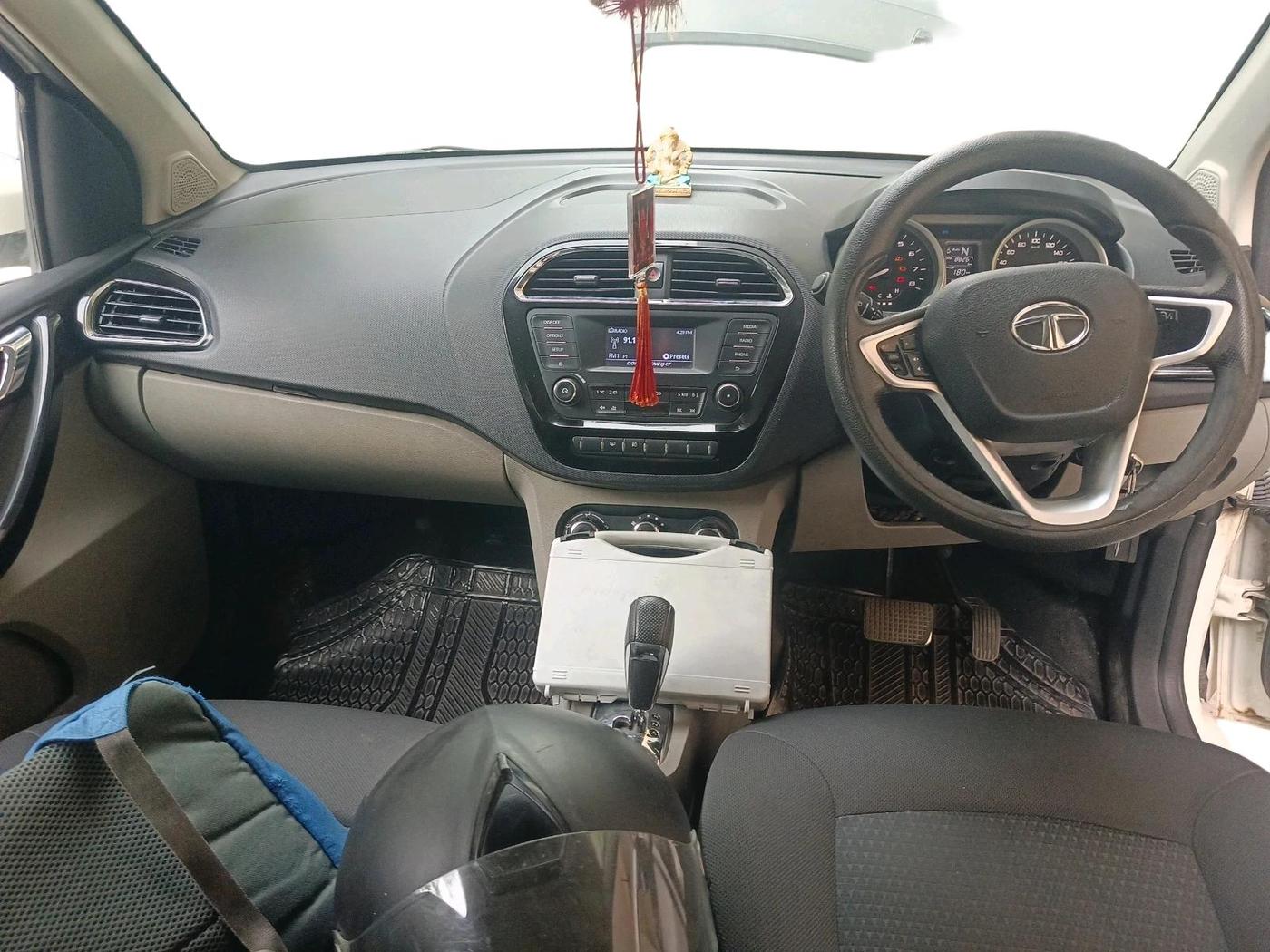 2017 Tata Tiago XZA PETROL, Petrol, Automatic, 88,267 km, interior
