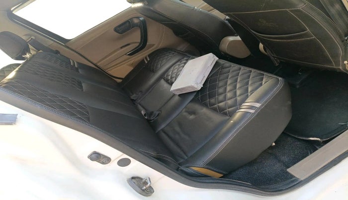 2017 Mahindra TUV300 T6, Diesel, Manual, 97,199 km, interior